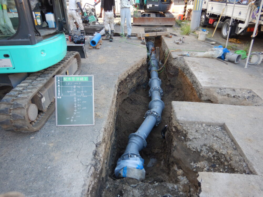平設備興業の水道本管工事の施工現場
